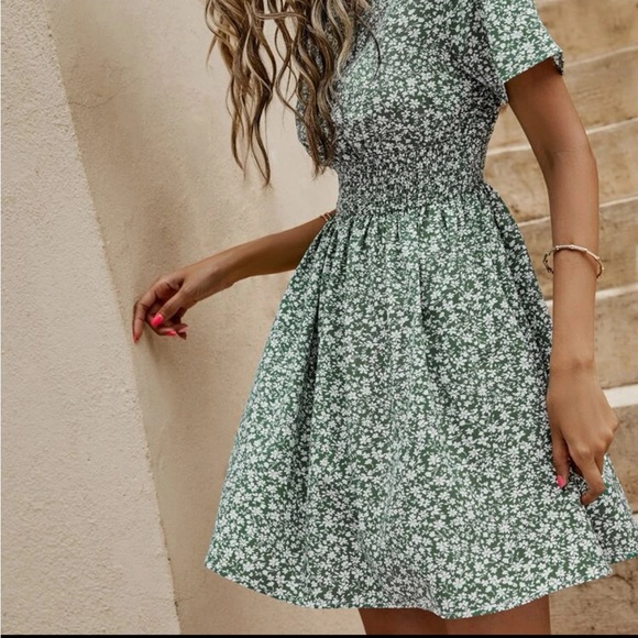 Cottagecore Emerald Floral A-Line Dress - Picture 3 of 6